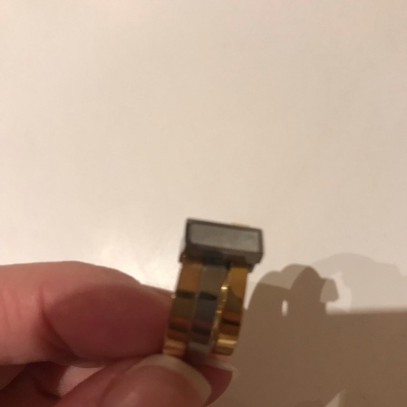 Guess ring nwot​​​​​​​ - Picture 5 of 5